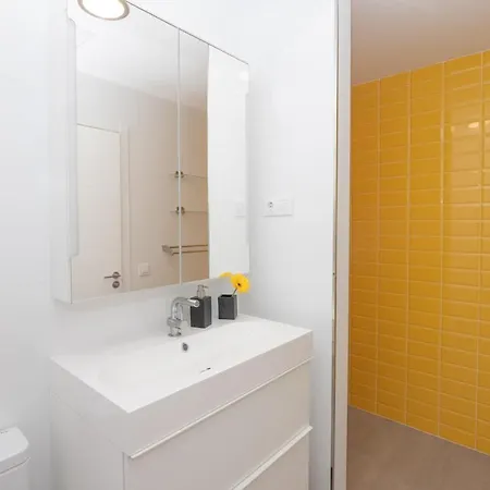 Cascasas The Yellow Apartment