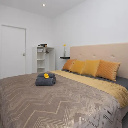 Cascasas The Yellow Apartment La Oliva