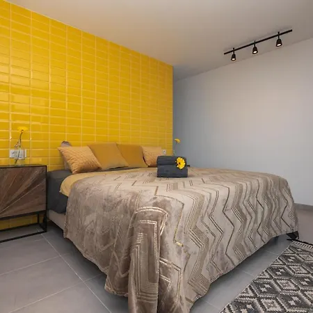 Cascasas The Yellow Apartment La Oliva
