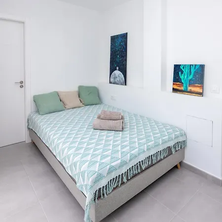 Cascasas The Yellow Apartment La Oliva